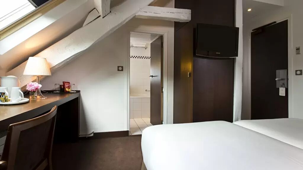 Hotel Le Colisee in Colisee Street