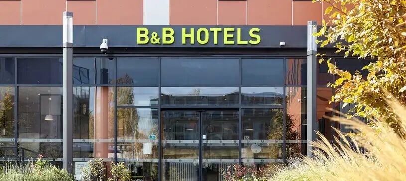 the exterior of BB Hotel Argenteuil
